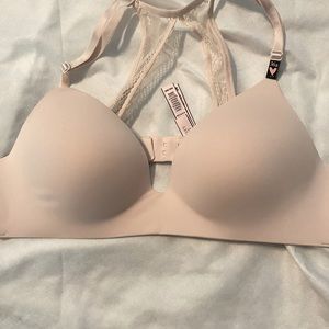 Never been worn Victoria’s Secret bras.